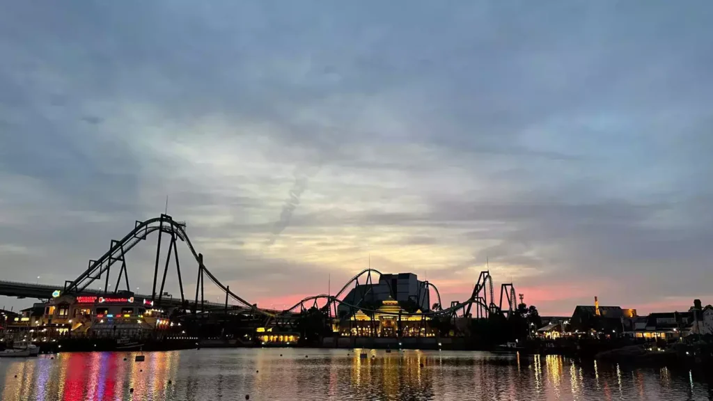 Vue de nuit sur le pac Universal Studios Osaka Japan