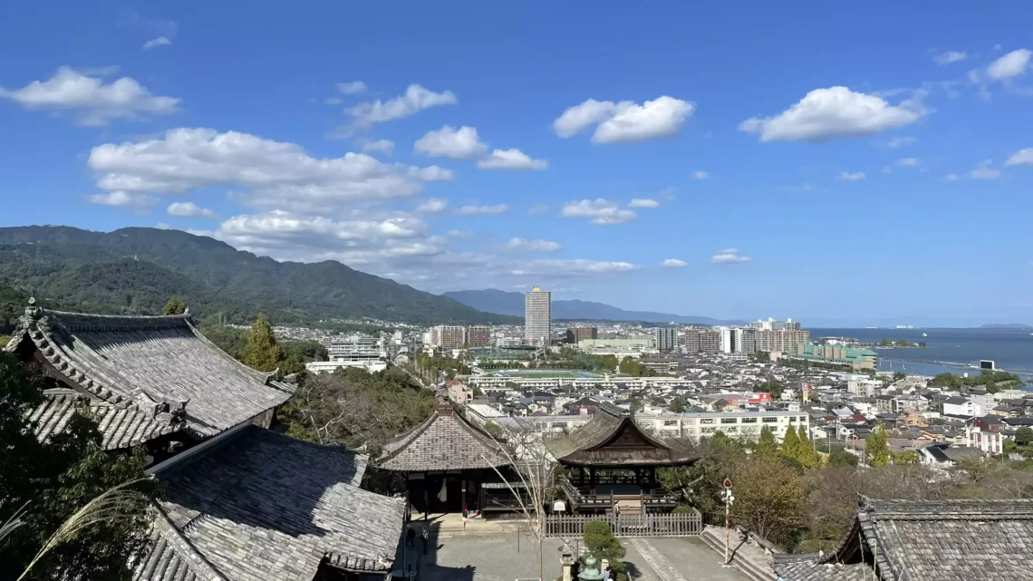Vue sur la ville d'Otsu au Japon, depuis le temple Mii-Dera